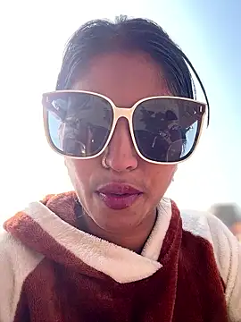 Snapshot of DiyAsingHh chatting on 01-11-26, 06:18 DiyAsingHh online show from 01-11-26, 06:18