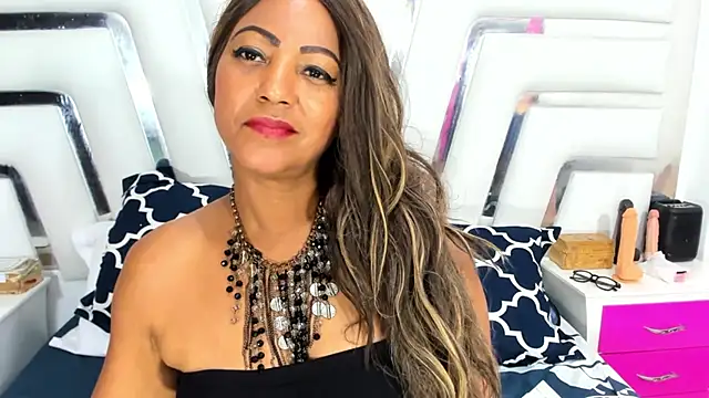 Snapshot of SaraaJhons chatting on 03-07-25, 11:49 SaraaJhons online show from 03-07-25, 11:49