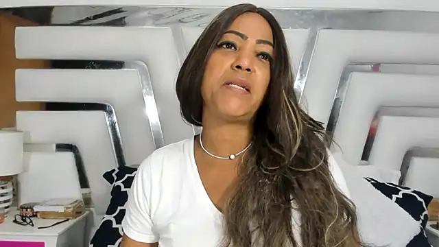 Snapshot of SaraaJhons chatting on 03-08-25, 01:36 SaraaJhons online show from 03-08-25, 01:36