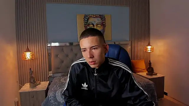 Snapshot of JackSwan18 chatting on 11-21-25, 08:40 JackSwan18 online show from 11-21-25, 08:40