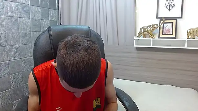 Snapshot of JackSwan18 chatting on 12-14-25, 07:29 JackSwan18 online show from 12-14-25, 07:29