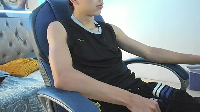 Snapshot of JackSwan18 chatting on 12-20-25, 07:32 JackSwan18 online show from 12-20-25, 07:32