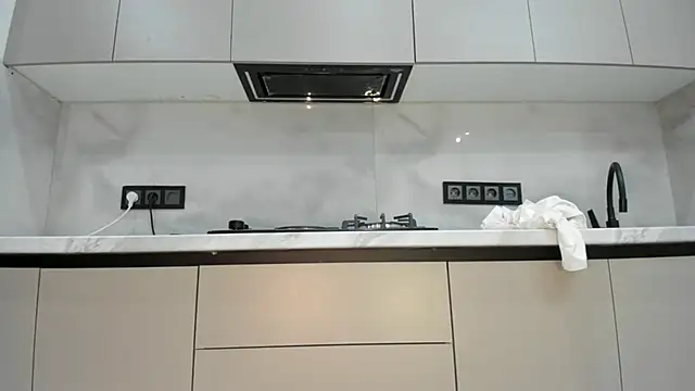 Mia Meow  online show from 04-23-26, 12:29