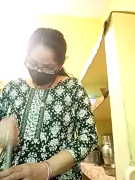 heenage online show from 02-25-25, 12:24