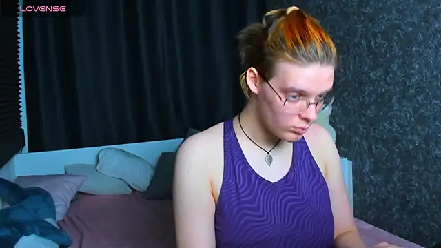 Snapshot of KIKI_Krash chatting on 12-27-24, 04:21 KIKI Krash online show from 12-27-24, 04:21