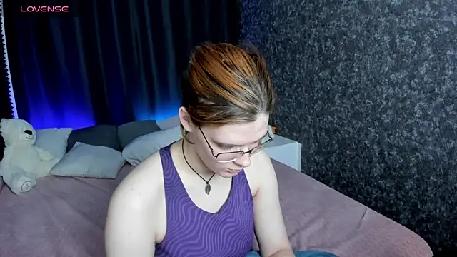 Snapshot of KIKI_Krash chatting on 01-09-25, 04:28 KIKI Krash online show from 01-09-25, 04:28