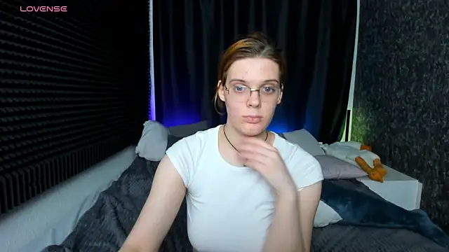 Snapshot of KIKI_Krash chatting on 01-25-25, 02:03 KIKI Krash online show from 01-25-25, 02:03