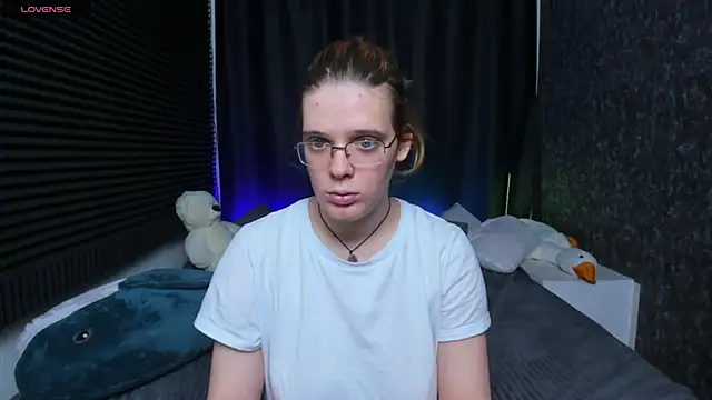 Snapshot of KIKI_Krash chatting on 02-13-25, 01:15 KIKI Krash online show from 02-13-25, 01:15