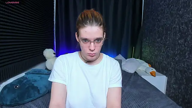 Snapshot of KIKI_Krash chatting on 02-13-25, 04:17 KIKI Krash online show from 02-13-25, 04:17