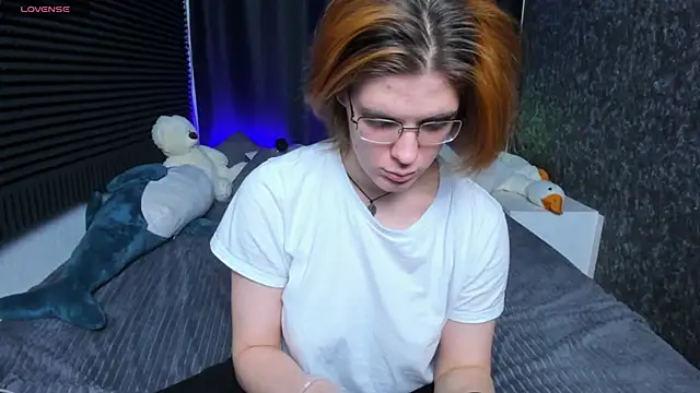 Snapshot of KIKI_Krash chatting on 02-14-25, 10:17 KIKI Krash online show from 02-14-25, 10:17