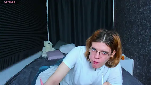 Snapshot of KIKI_Krash chatting on 02-17-25, 01:10 KIKI Krash online show from 02-17-25, 01:10