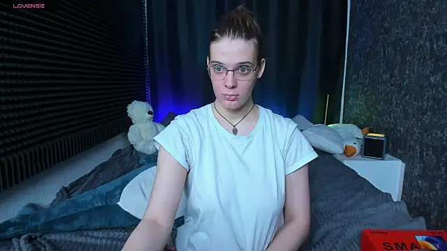 Snapshot of KIKI_Krash chatting on 02-21-25, 10:39 KIKI Krash online show from 02-21-25, 10:39