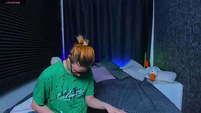 Snapshot of KIKI_Krash chatting on 02-27-25, 01:38 KIKI Krash online show from 02-27-25, 01:38