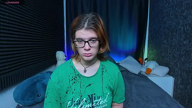 Snapshot of KIKI_Krash chatting on 02-28-25, 03:15 KIKI Krash online show from 02-28-25, 03:15