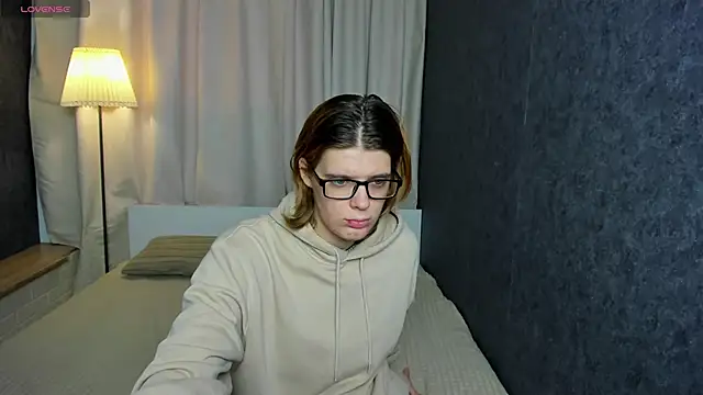 Snapshot of KIKI_Krash chatting on 03-08-25, 10:22 KIKI Krash online show from 03-08-25, 10:22