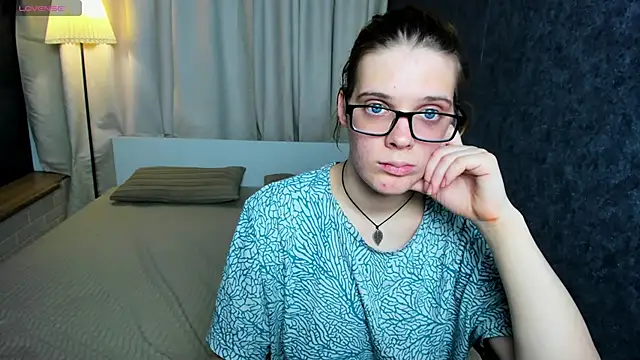 Snapshot of KIKI_Krash chatting on 03-08-25, 04:28 KIKI Krash online show from 03-08-25, 04:28