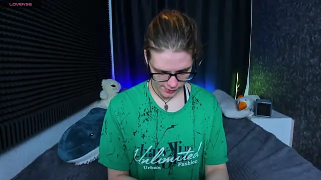 Snapshot of KIKI_Krash chatting on 03-14-25, 10:18 KIKI Krash online show from 03-14-25, 10:18