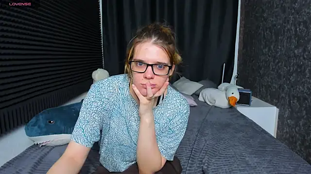 Snapshot of KIKI_Krash chatting on 03-21-25, 10:17 KIKI Krash online show from 03-21-25, 10:17