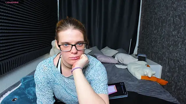 Snapshot of KIKI_Krash chatting on 03-21-25, 01:23 KIKI Krash online show from 03-21-25, 01:23