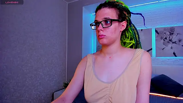 Snapshot of KIKI_Krash chatting on 09-12-25, 10:04 KIKI Krash online show from 09-12-25, 10:04