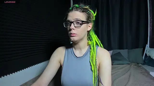 Snapshot of KIKI_Krash chatting on 09-25-25, 10:08 KIKI Krash online show from 09-25-25, 10:08