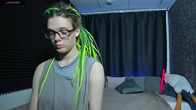 Snapshot of KIKI_Krash chatting on 09-27-25, 09:47 KIKI Krash online show from 09-27-25, 09:47