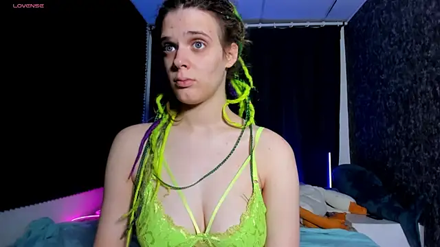 Snapshot of KIKI_Krash chatting on 11-13-25, 10:03 KIKI Krash online show from 11-13-25, 10:03