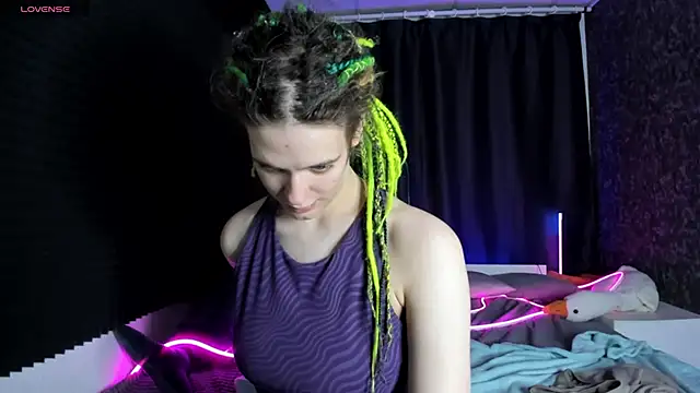 Snapshot of KIKI_Krash chatting on 12-20-25, 10:44 KIKI Krash online show from 12-20-25, 10:44