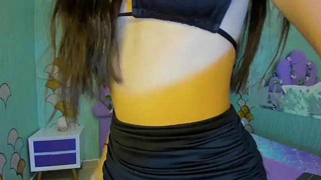 Snapshot of Skinny_Linda chatting on 01-27-25, 01:19 Skinny Linda online show from 01-27-25, 01:19