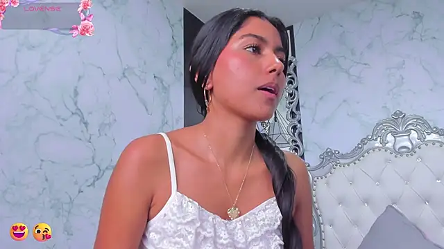 Snapshot of Emmy_Cute18 chatting on 01-04-25, 02:25 Emmy Cute18 online show from 01-04-25, 02:25