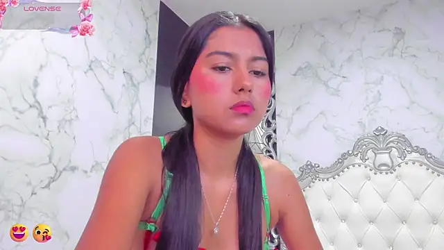 Snapshot of Emmy_Cute18 chatting on 01-18-25, 11:21 Emmy Cute18 online show from 01-18-25, 11:21