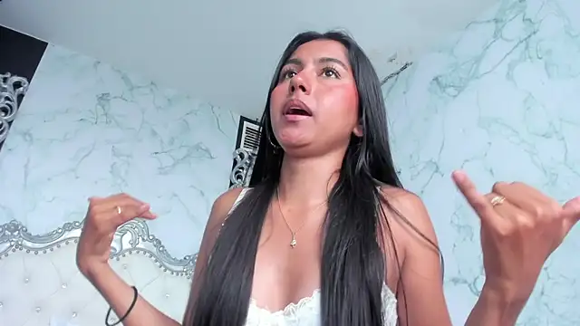 Snapshot of Emmy_Cute18 chatting on 10-14-25, 02:51 Emmy Cute18 online show from 10-14-25, 02:51