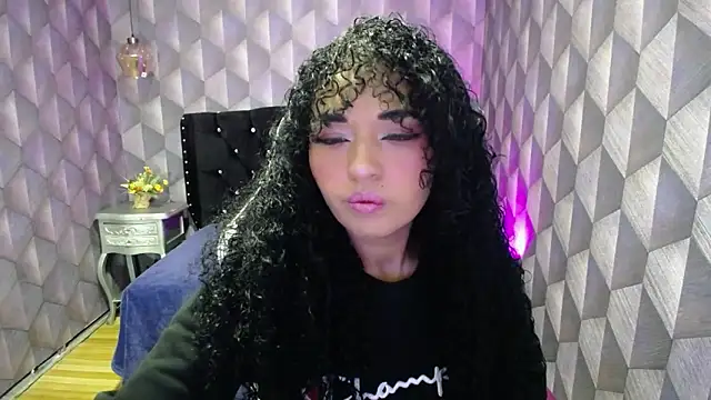 Sofiacowperx online show from 02-07-25, 01:01