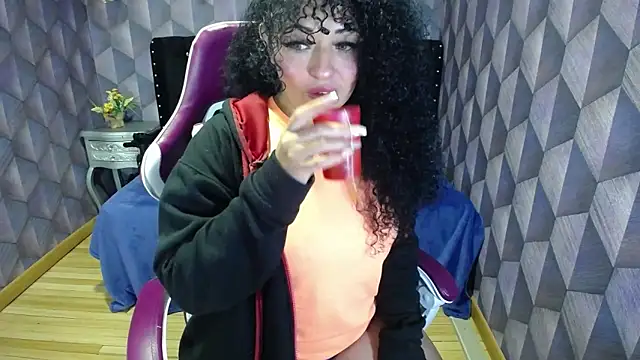 Sofiacowperx online show from 02-13-25, 12:54