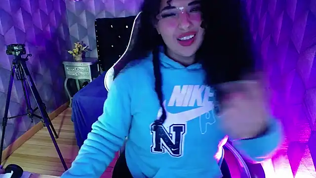 Sofiacowperx online show from 02-15-25, 08:33