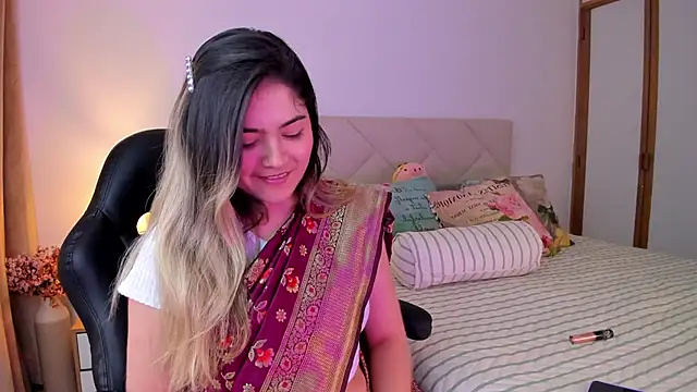 Snapshot of Lau_Bee chatting on 12-06-24, 07:01 Lau Bee online show from 12-06-24, 07:01