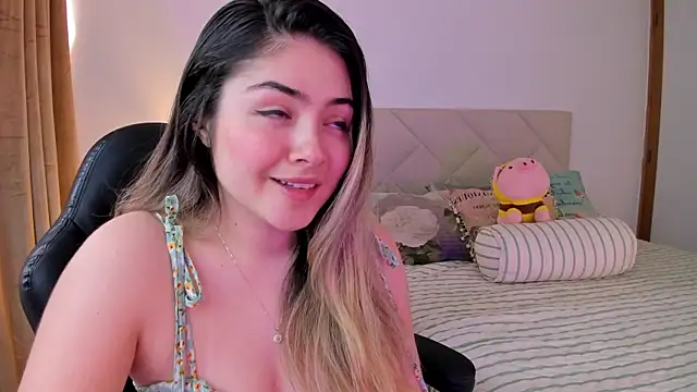 Snapshot of Lau_Bee chatting on 12-10-24, 03:33 Lau Bee online show from 12-10-24, 03:33