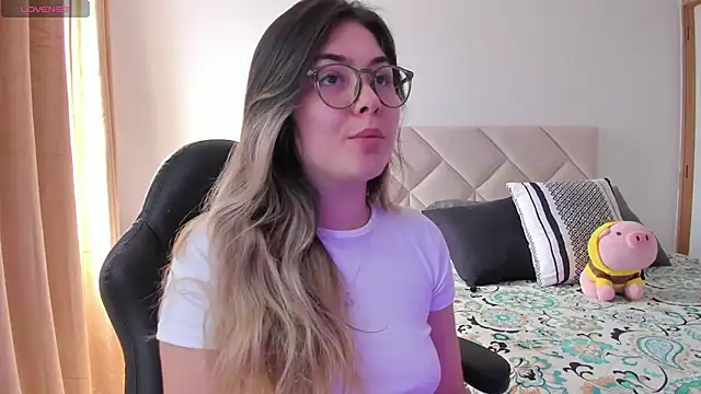 Snapshot of Lau_Bee chatting on 01-16-25, 03:24 Lau Bee online show from 01-16-25, 03:24