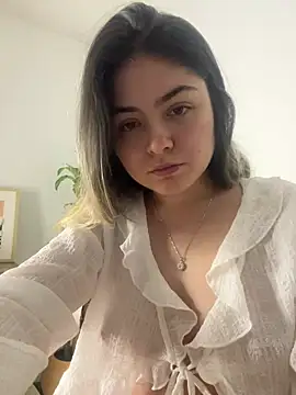 Snapshot of Lau_Bee chatting on 01-17-25, 03:12 Lau Bee online show from 01-17-25, 03:12