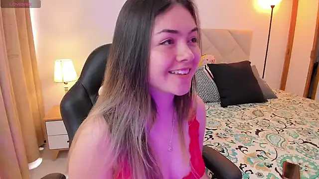 Snapshot of Lau_Bee chatting on 03-13-25, 02:55 Lau Bee online show from 03-13-25, 02:55