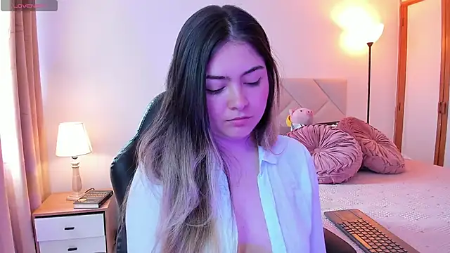 Snapshot of Lau_Bee chatting on 03-20-25, 02:42 Lau Bee online show from 03-20-25, 02:42