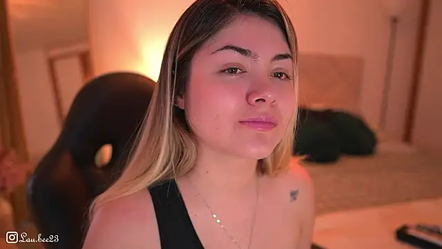 Snapshot of Lau_Bee chatting on 11-30-25, 03:38 Lau Bee online show from 11-30-25, 03:38