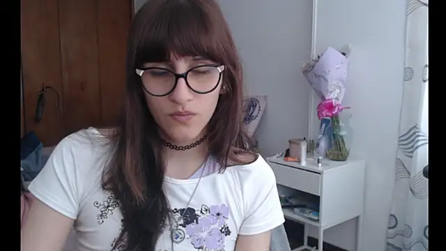 Snapshot of Alice_love29 chatting on 06-09-26, 03:12 Alice love29 online show from 06-09-26, 03:12