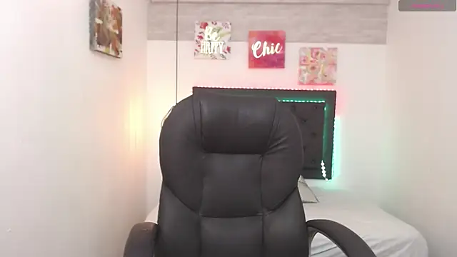 Nahomi-Hill online show from 01-11-25, 09:04