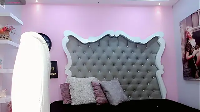 Snapshot of Sophia-Isabella chatting on 01-20-25, 11:10 Sophia-Isabella online show from 01-20-25, 11:10