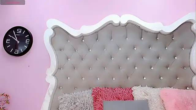 Snapshot of Sophia-Isabella chatting on 02-23-25, 07:49 Sophia-Isabella online show from 02-23-25, 07:49