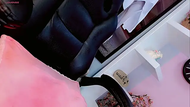 Snapshot of Sophia-Isabella chatting on 03-07-25, 01:53 Sophia-Isabella online show from 03-07-25, 01:53