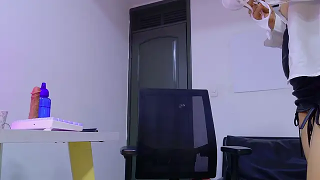 Snapshot of Adel_Nesbiit chatting on 02-27-25, 11:15 Adel Nesbiit online show from 02-27-25, 11:15