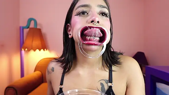 miss collins online show from 10-24-25, 06:04