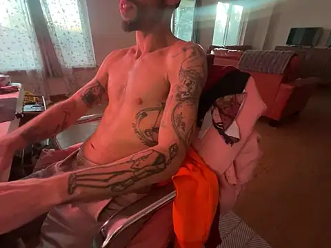 Snapshot of RuffClvb chatting on 12-28-24, 11:37 RuffClvb online show from 12-28-24, 11:37